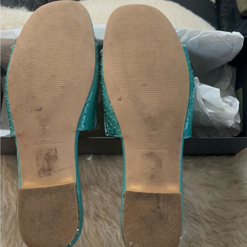Kurt Geiger chelsea Elegant Turquoise slide Sandals with Gold Accents sz 8/ 38.5 - Picture 4 of 4